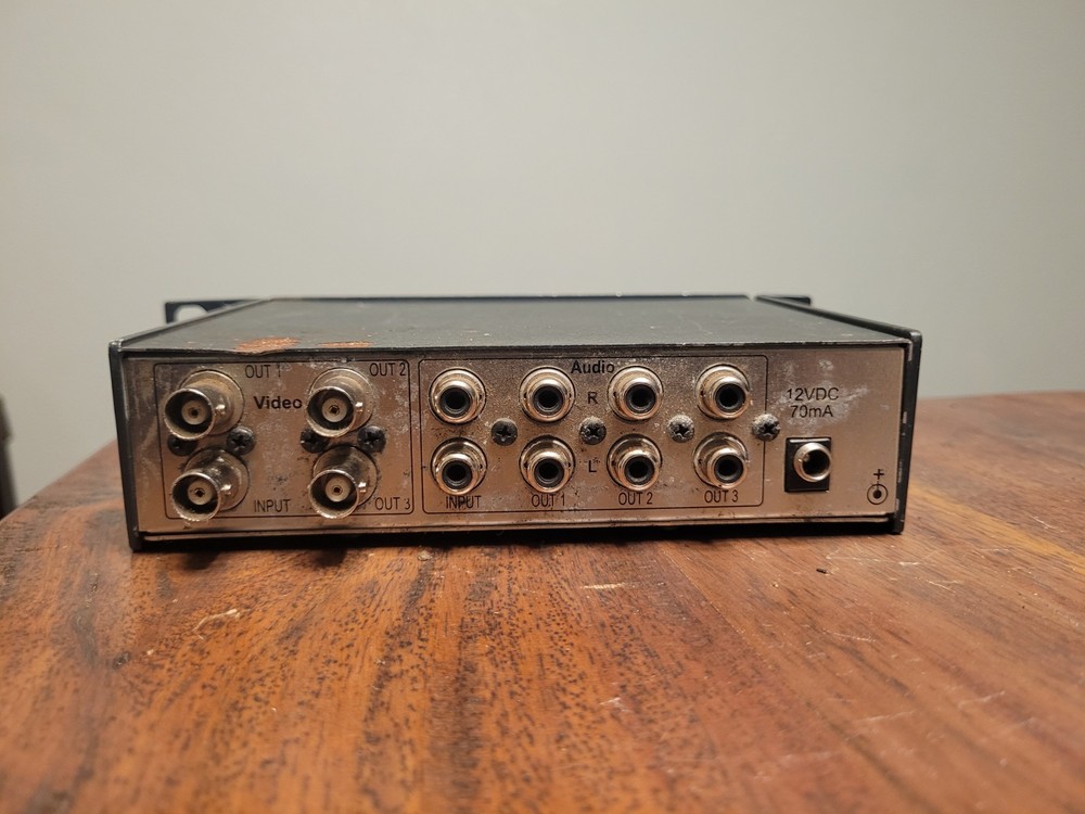 Kramer 1:3 Audio/Video DA VM-30AVB
