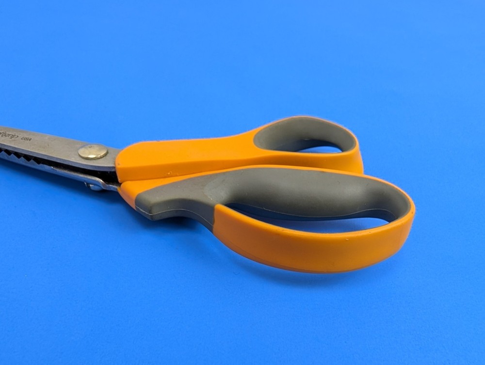 Fiskars Pinking Shears Scissors 9 Inches Long Orange Zig Zag