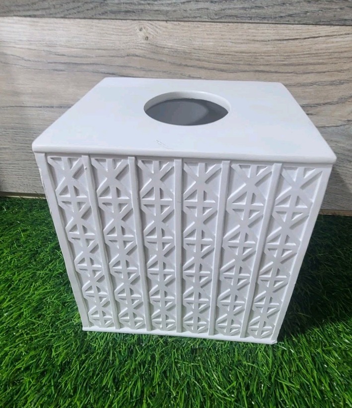 WHITE TEXTURED RESIN EIFFEL TOWER TISSUE BOX HOLDER