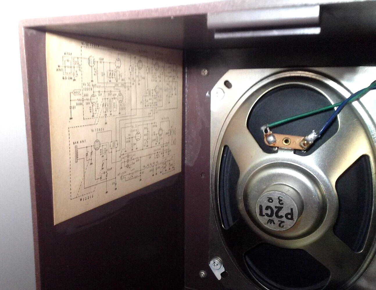 Vintage Lloyd's TM-821A High Fidelity AM/FM Tube Radio