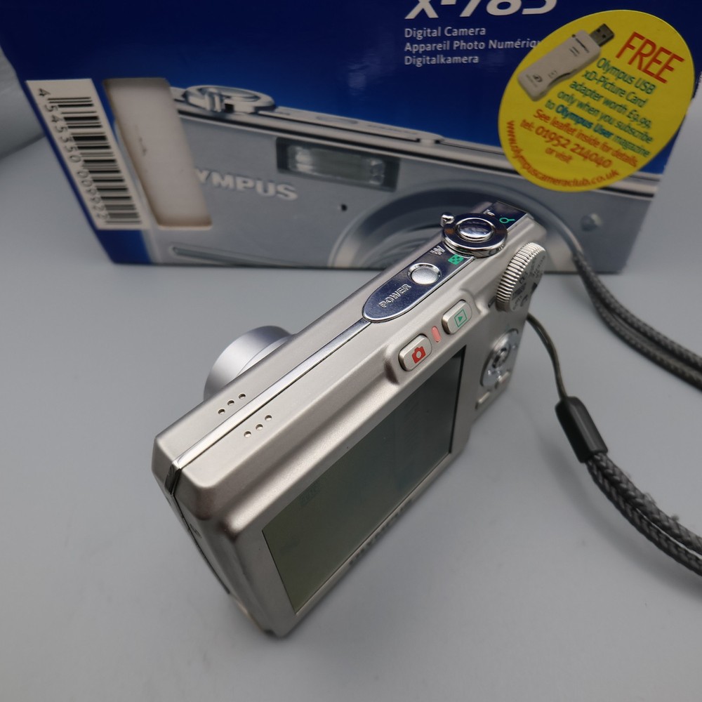 Olympus X-785 Digital Camera 7.1MP Silver Battery Weak With Box