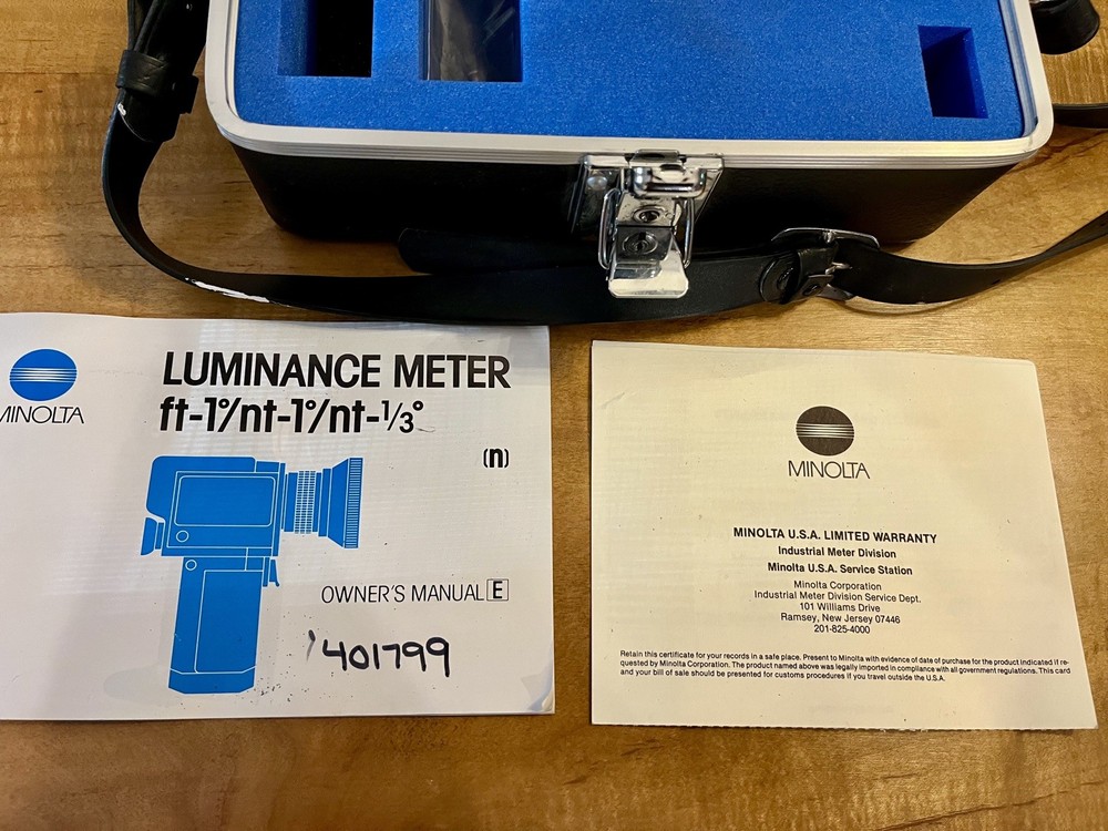Minolta Luminance Meter. Excellent condition. Tested, works!
