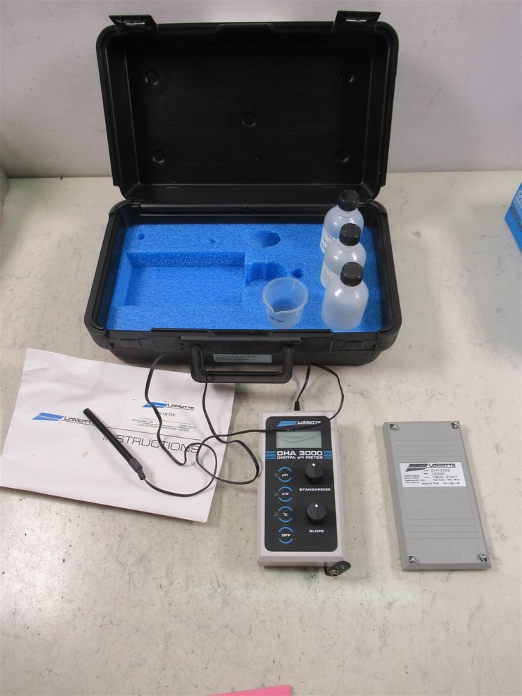 LaMotte DHA 3000 Digital pH Meter with Case and Probe