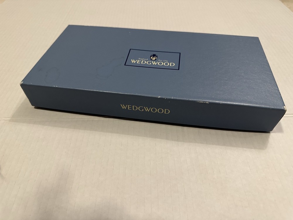 New Wedgewood Clio 9”Rectangular Tray With Side Handles England