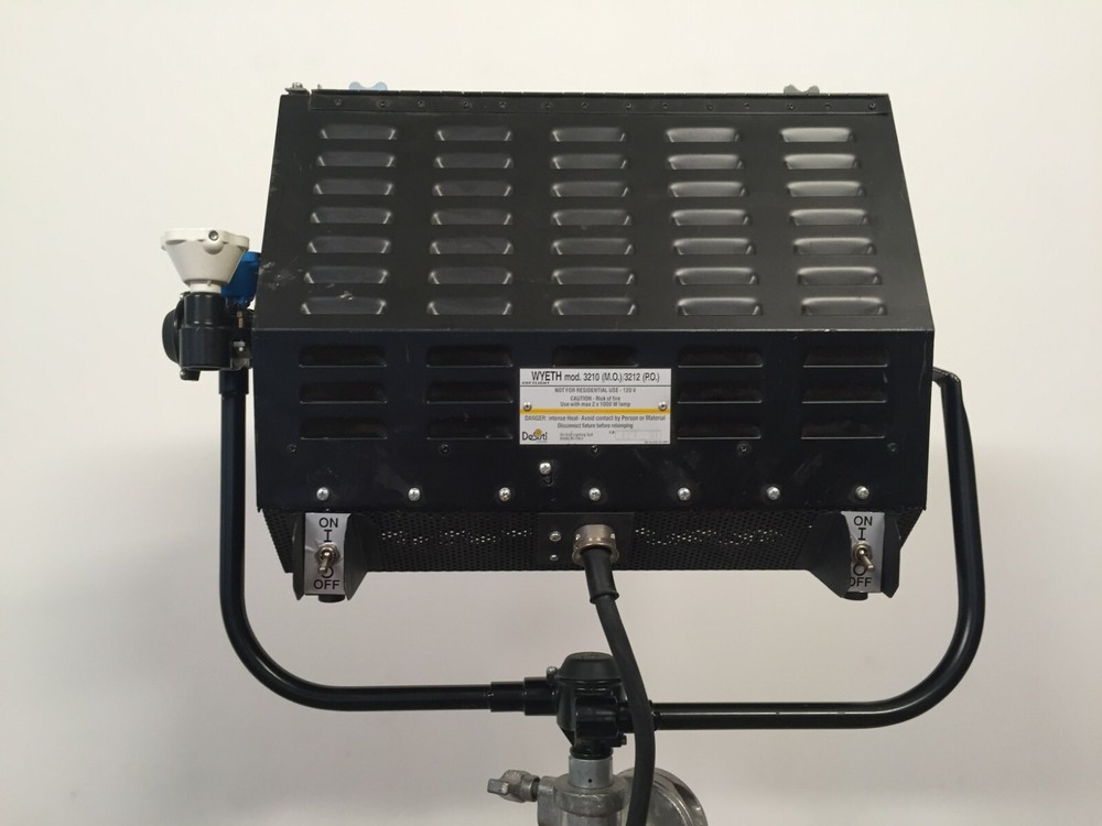 DeSisti Wyeth 2K Softlight Model 3210