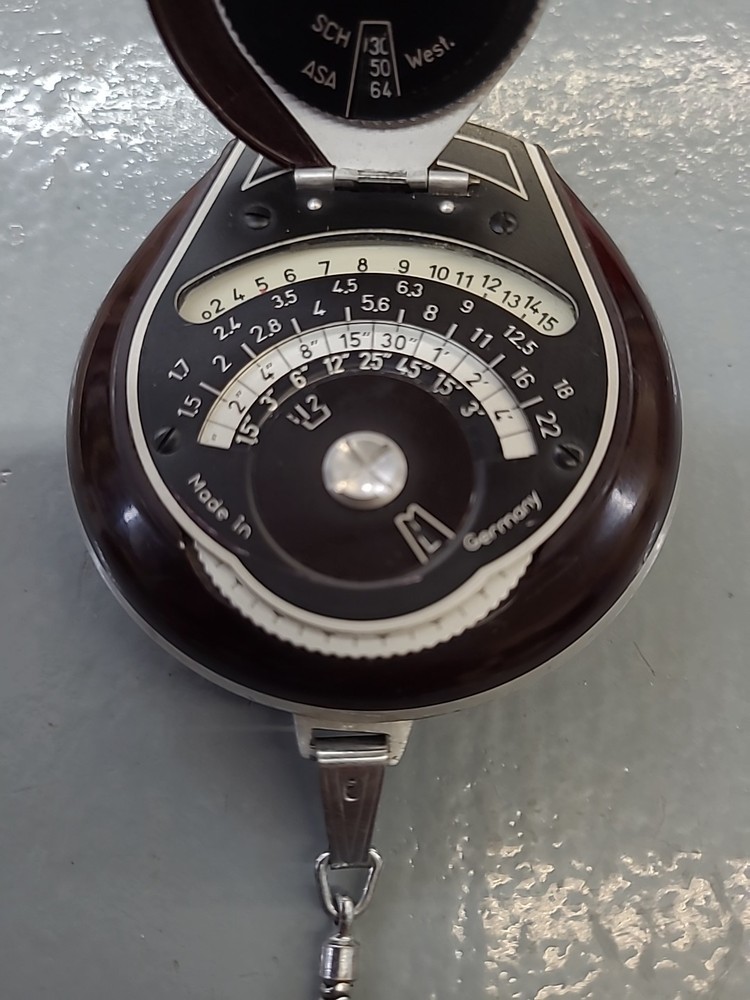 Vintage 1952 Bertram Chrostar Light Meter