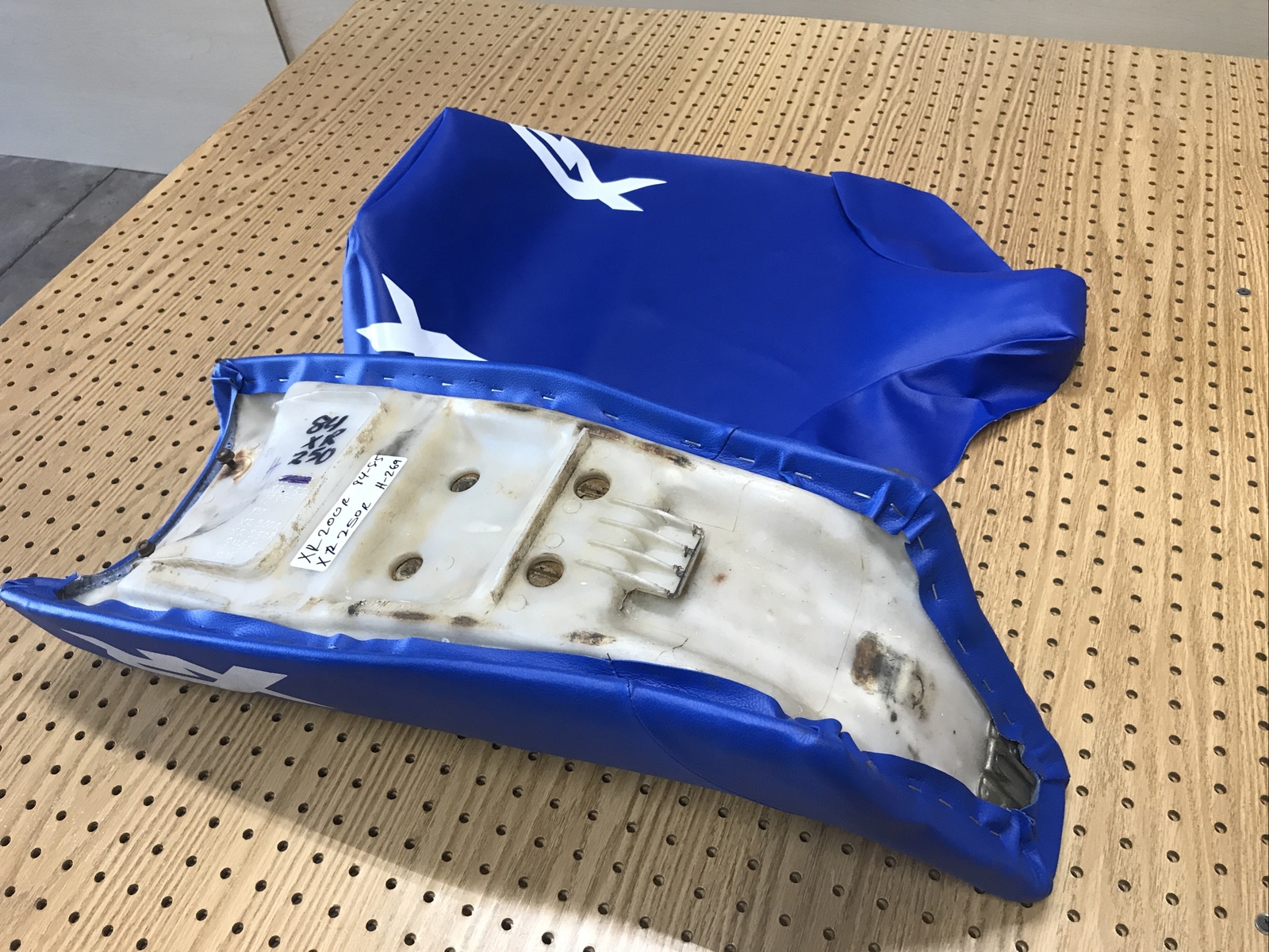 HONDA XR200R XR250R SEAT COVER 1984 TO 1985 MODEL (H*-269)