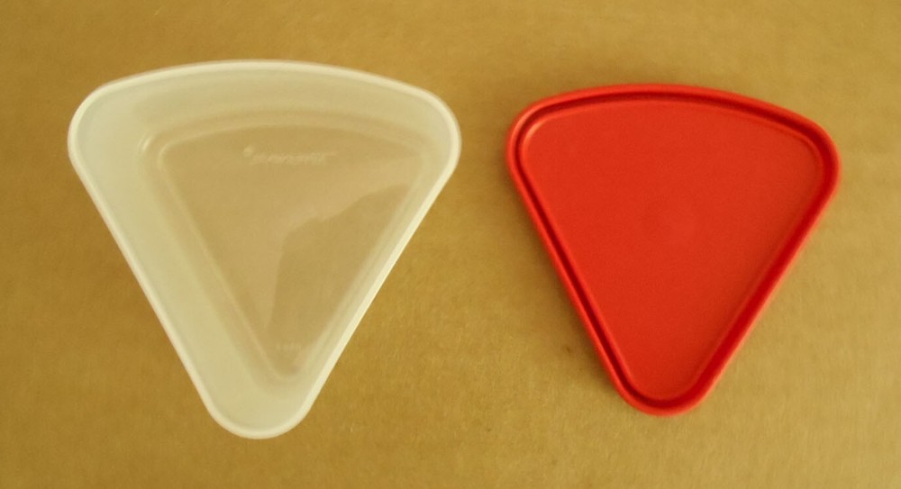 Tupperware #1799 Clear Pie Wedge Triangle Keeper with Red Lid Y62