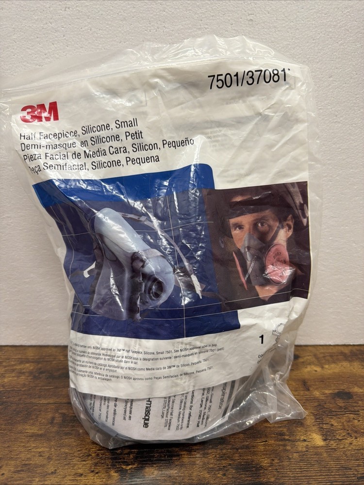 3M Half Facepiece Reusable Respirator Small 7501/37081