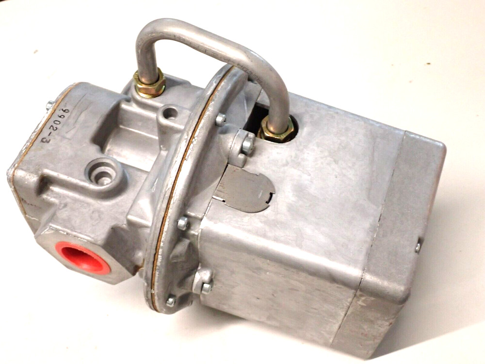 220D MAXITROL PRESSURE REGULATOR NEW