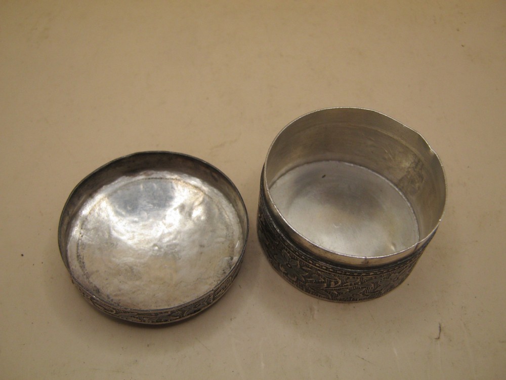 Antique 800 Silver Circular Chased Snuff Box With Foliate Design