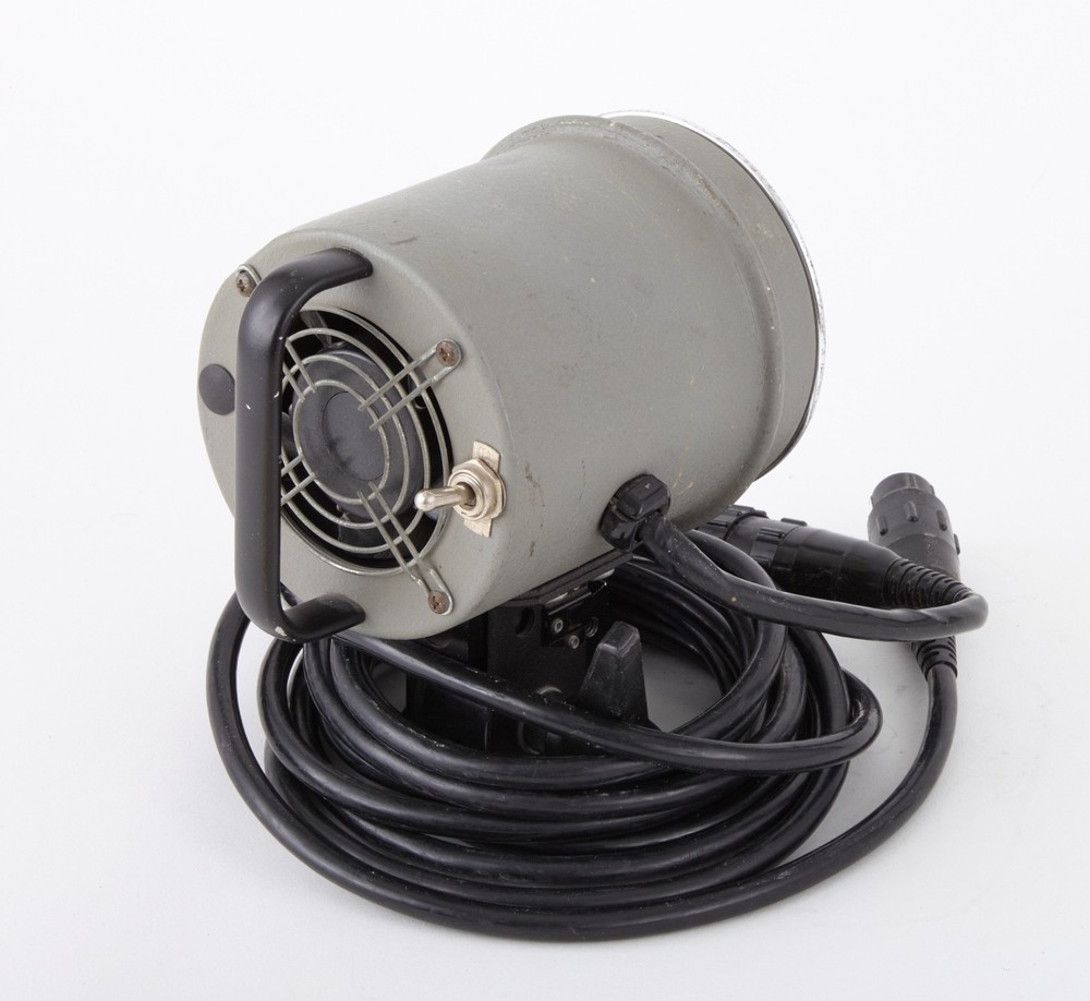 DYNALIGHT 1836-01 2000 Watt Strobe Head, 16 ' Cord. TESTED!! WORKING!!