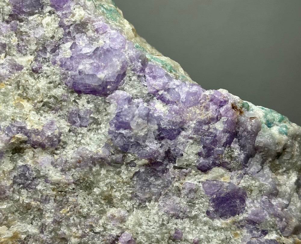 752 Gr. Fluorescent Phosphorescent Tenebrescent Hackmanite Crystals, Unknown