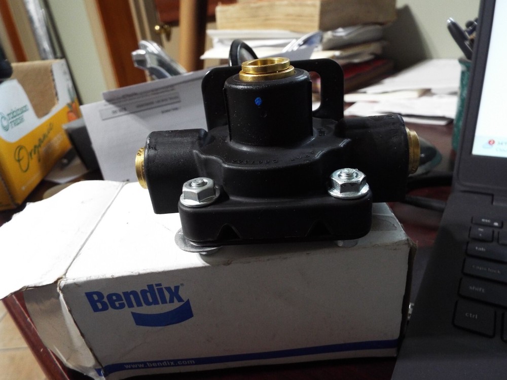 GENUINE INTERNATIONAL Bendix 3518868C2 Quick Release Valve Pushlock