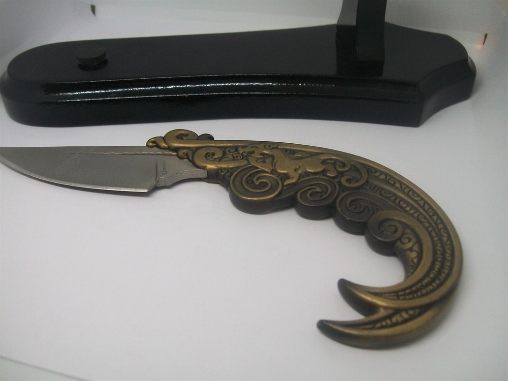 Vintage Knife Decor on Black Lacquer Stand