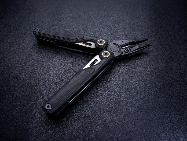 Leatherman Wave Alpha Obsidian Black Multi-Tool (WAVAL-OB)