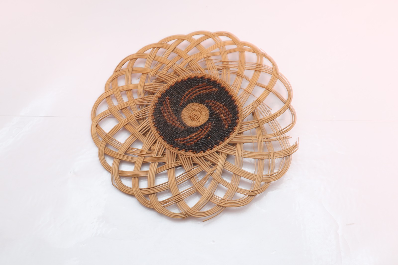 VTG Native American Indian Hupa Yurok Woven Basket Plaque Flat Tray Trivet 8.5"