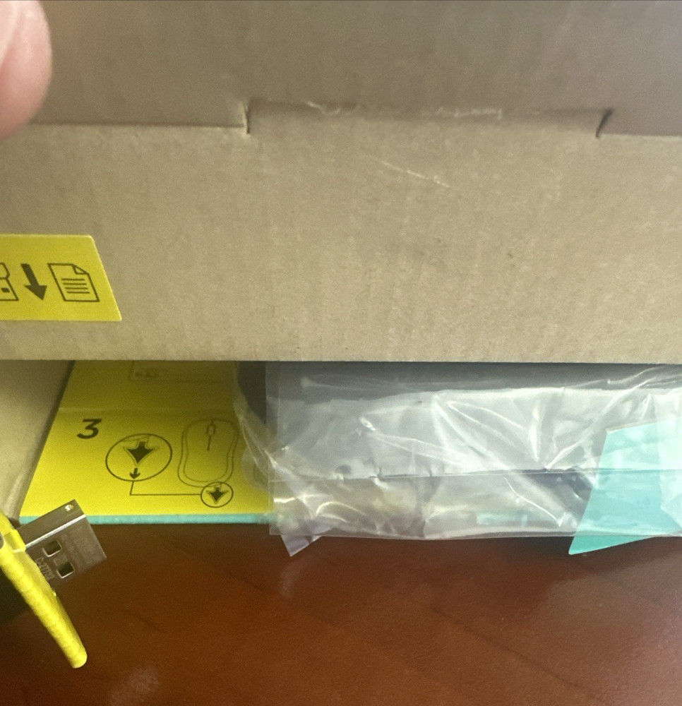 Wireless Keyboard and Mouse Combo Logitech MK270 Open Box