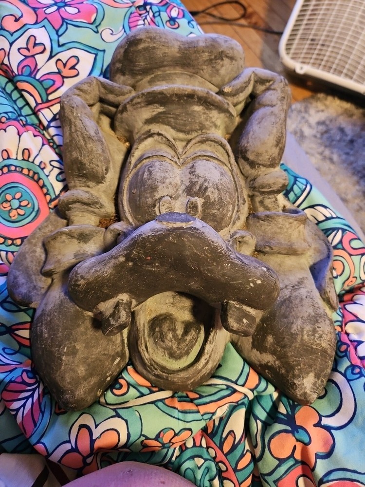 Heavy goofy planter 12x10