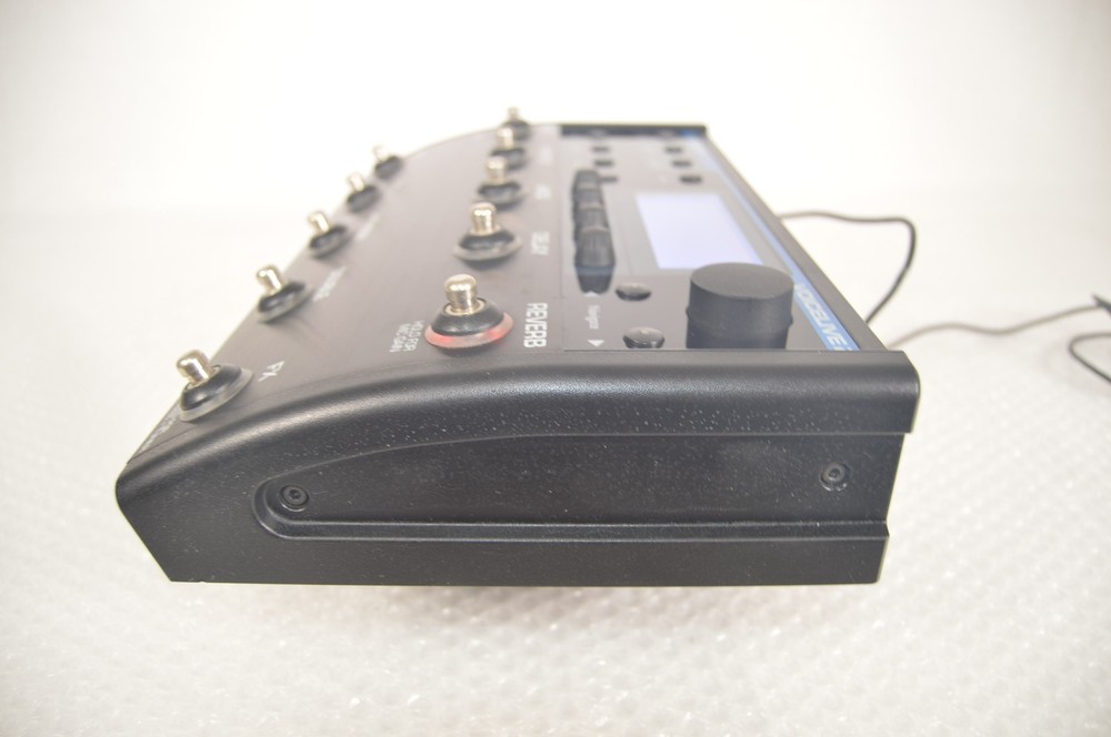 TC-Helicon VoiceLive 2 Vocal Multi-Effects Processor Pedal Effector W/ Manual