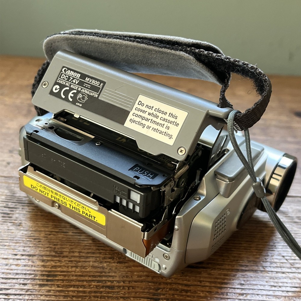 Canon MV800 Camcorder Silver plus charging cable & case Tested & working