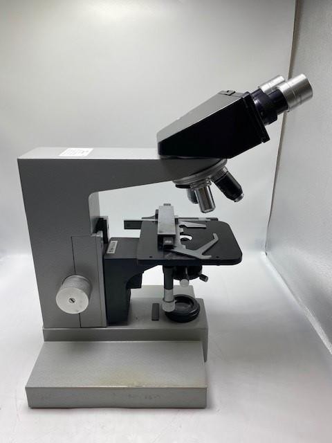 Leitz SM-LUX Wetzlar Binocular Microscope, Three Objectives and Illumination
