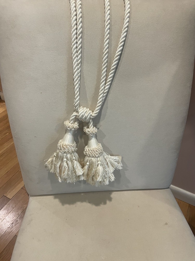 Medium Single Drapery Tassel Tieback Cream