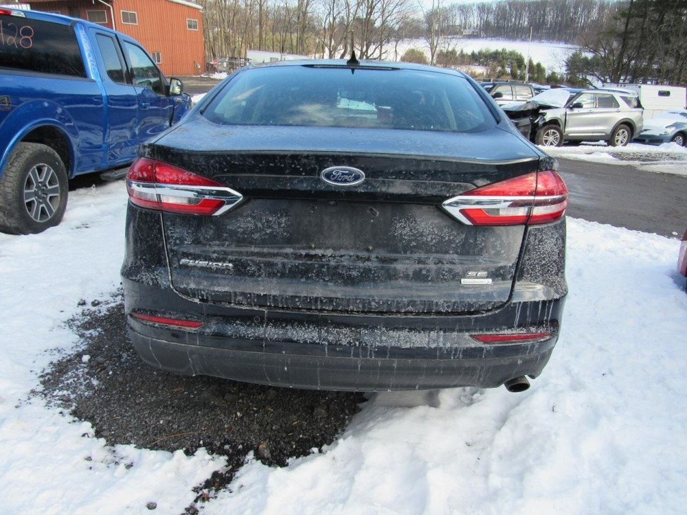 FUSION 2020 Glove Box 1022907