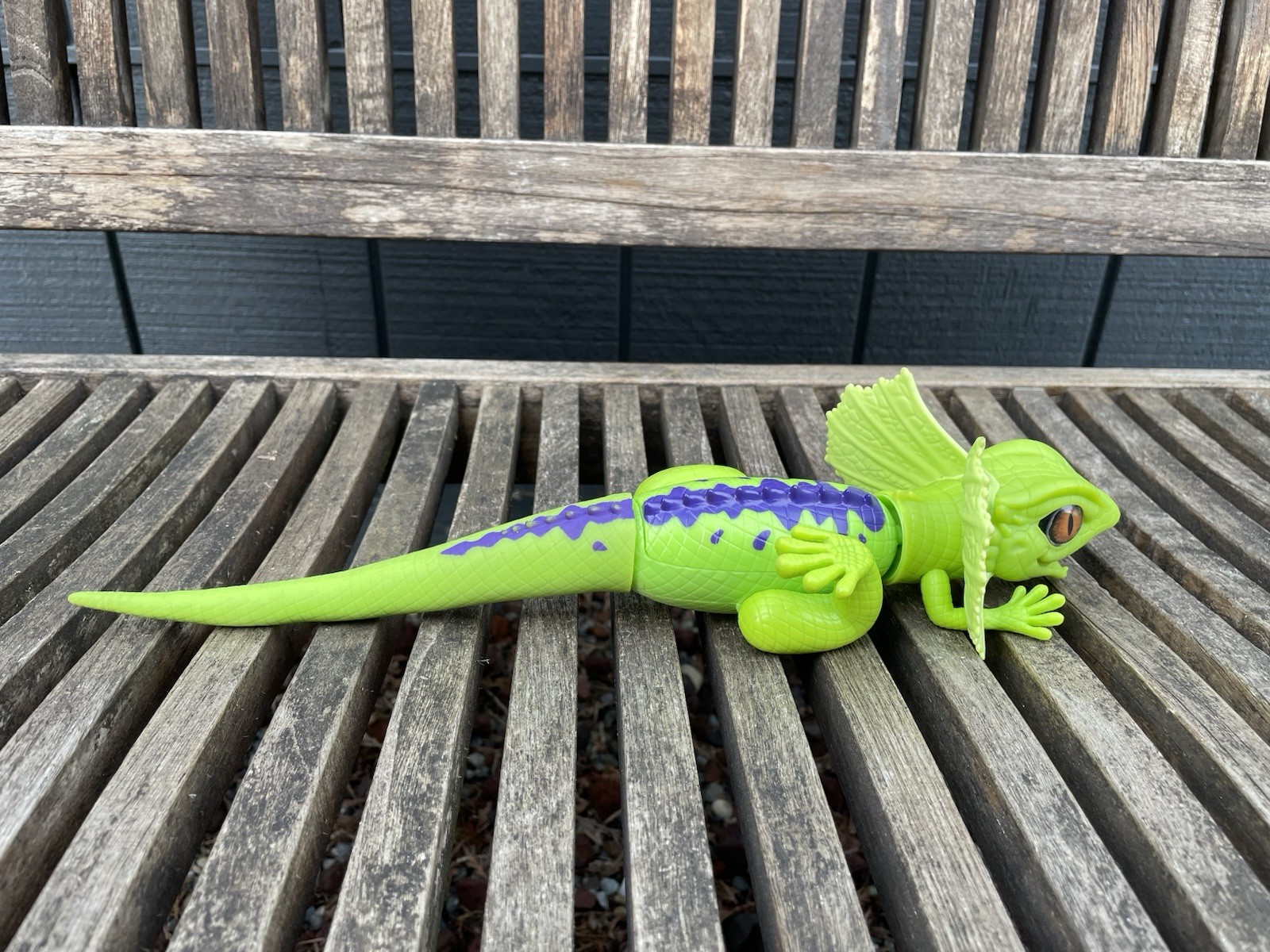 Zuru Robo Alive 14" Lurking Lizard Battery Powered Running Robotic Toy Green