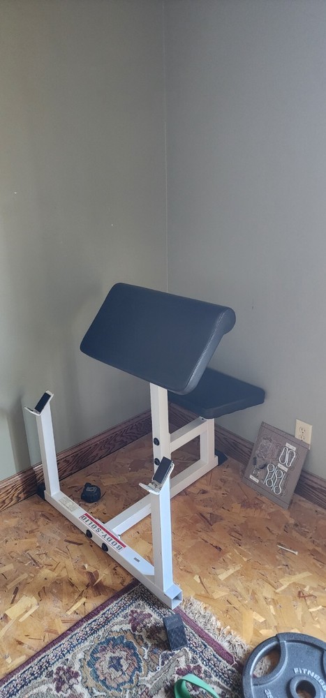 Used Red workout rack +bar+300lb plates