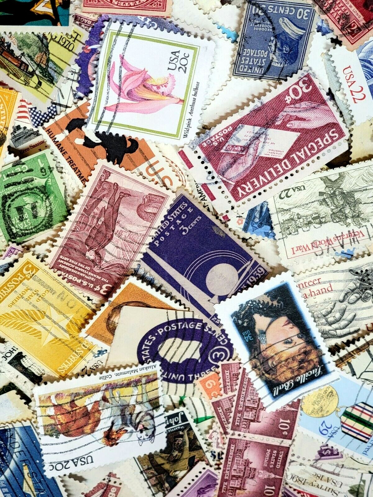 USED lot of over 1000+ mixed US stamps off paper - GREAT value!