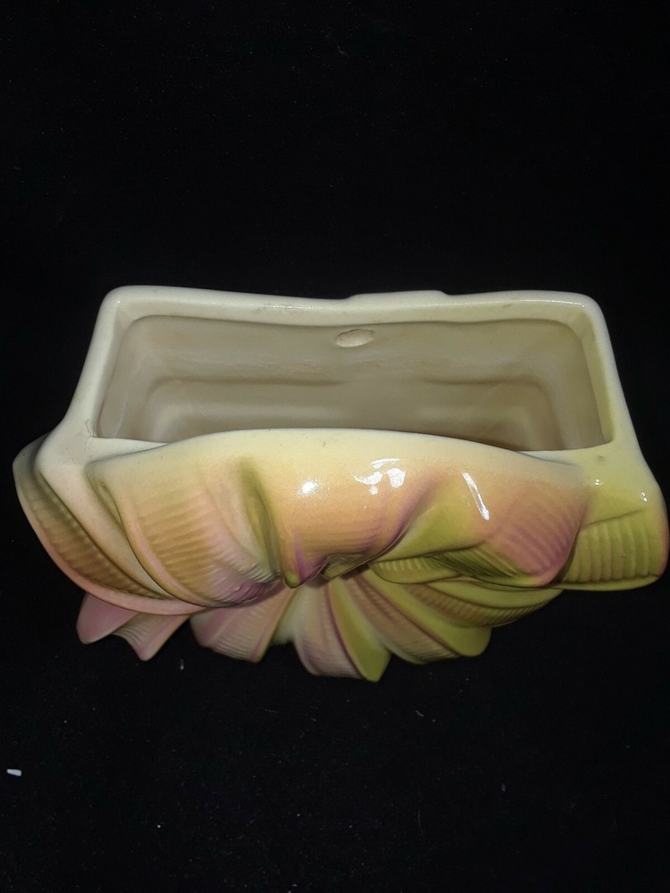 Gift Box with Bow Wall Pocket (U.S.A. -71)