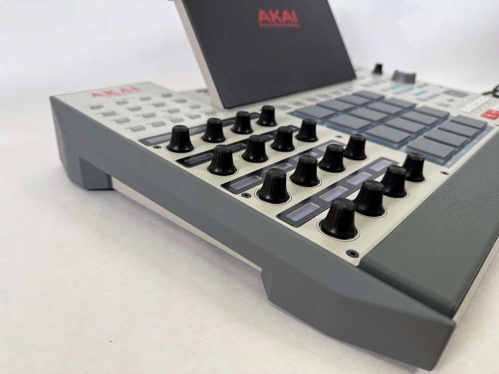 Akai Professional MPC X Standalone Sampler & Sequencer Special Edition