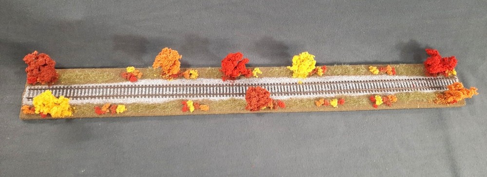 HO SCALE 36" SINGLE TRACK DIORAMA TRAIN DISPLAY -"FALL FOILAGE SCENE"