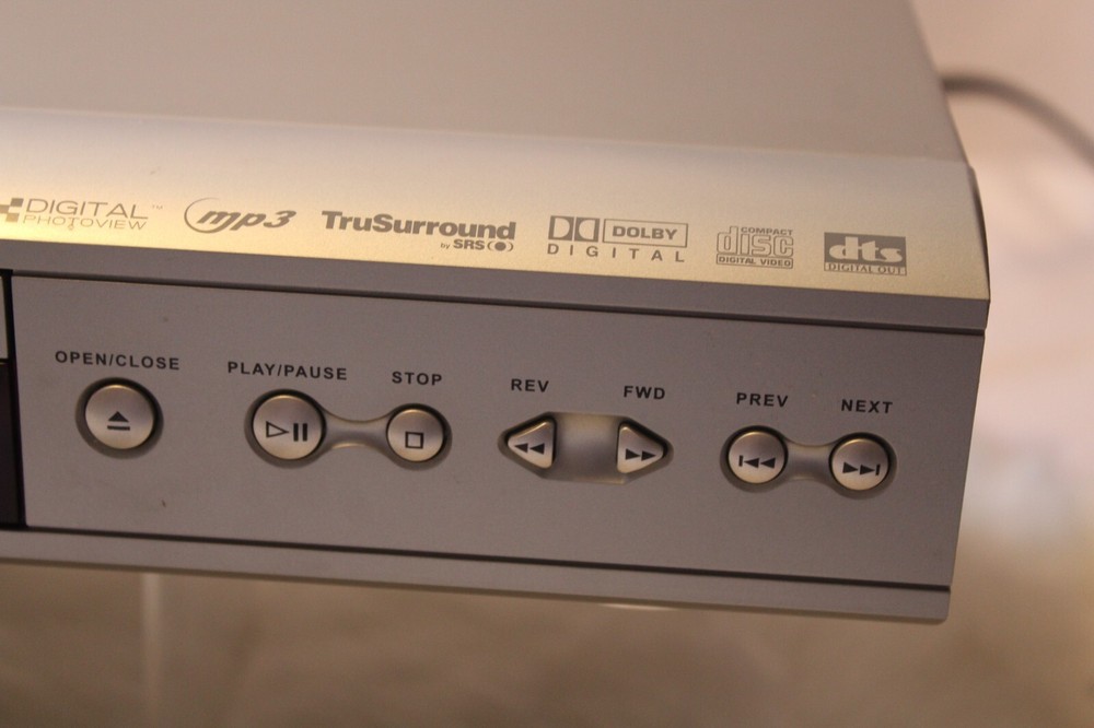 GE DVD Player Digital DGE100NA Silver INCLUDES Remote Control & Users Guide