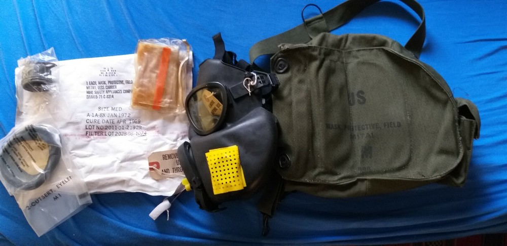 Original NOS  Gas Mask dated 1972 , protective, field,