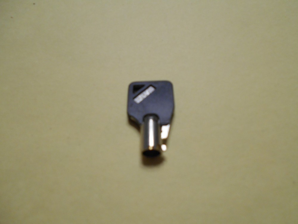 *UNKNOWN BRAND TOOL BOX LOCK KEY 049