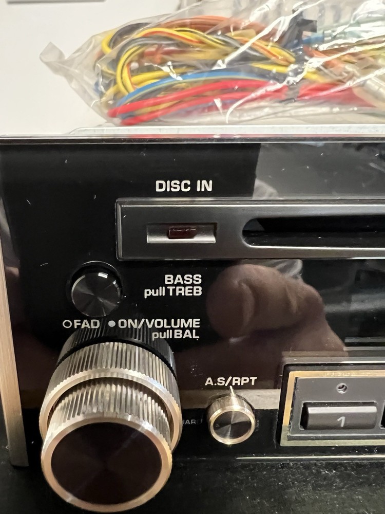 McIntosh Mx406 CD Player In Dash Receiver