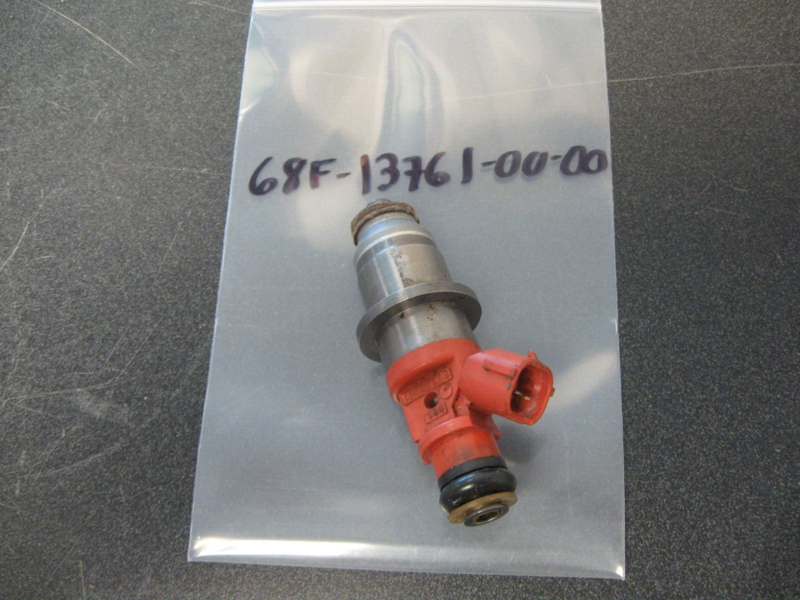 Yamaha Outboard 68F-13761-00-00 06 Z200 Fuel Injector Assy BIN0366