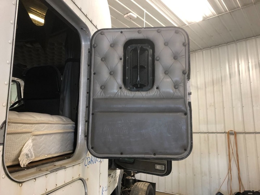 Kenworth T800 Right/Passenger Sleeper Door - Used