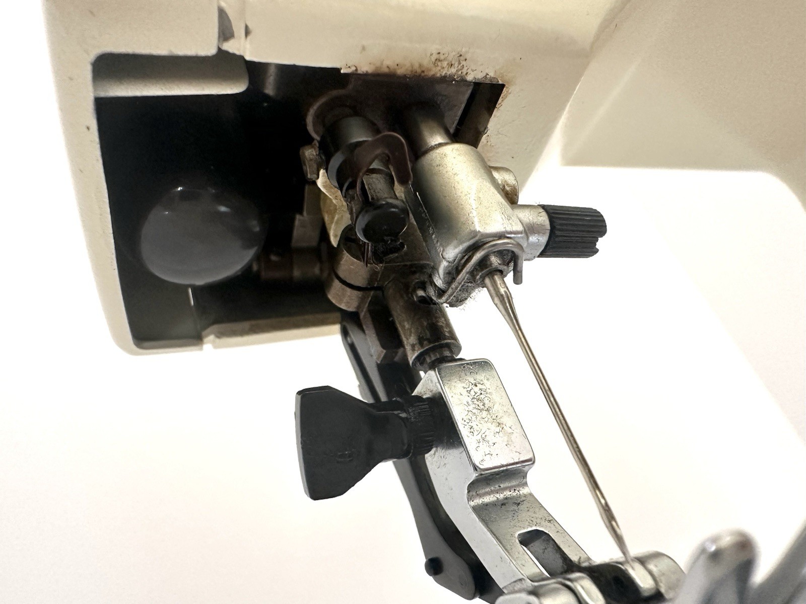 Pfaff Heavy Duty MetalSewing Machine 1222-E No Pedal or Cord -Parts Untested