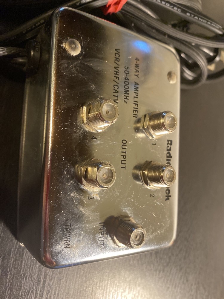 RADIO SHACK 4 WAY DISTRIBUTION AMPLIFIER