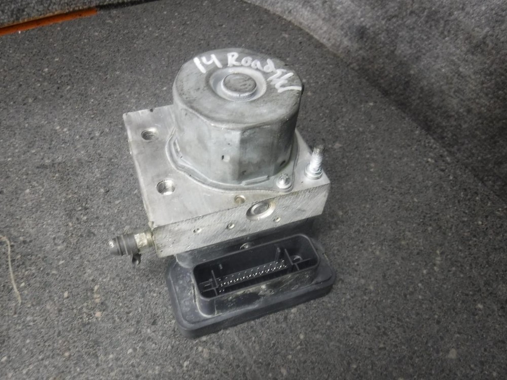 14 Can-Am Spyder Roadster ABS Module Pump 79F