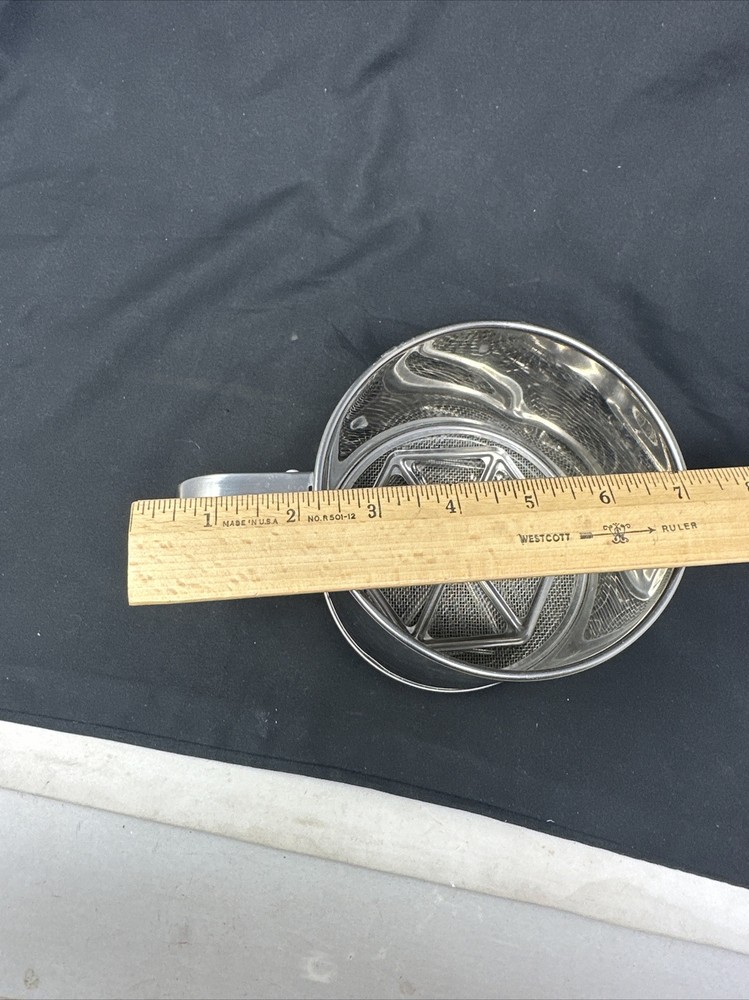 Stainless Steel Hand Held Spring Handle Flour Sifter, EUC