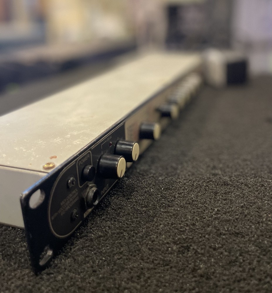 1996 Zoom Studio 1204 Digital Multi Effects Processor Silver w/ Power Cable