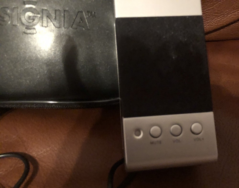 INSIGNIA notebook computer mini USB speakers ns-nbspk Pair with Case
