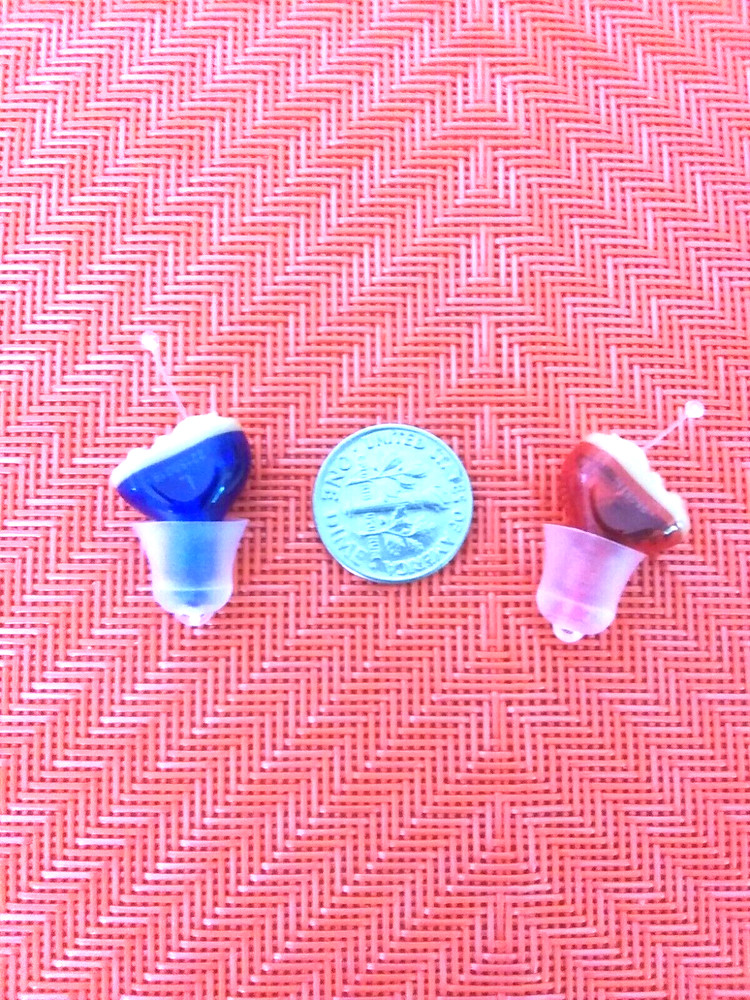 TWO TINY IN EAR  CIC DIGITAL HEARING AMPLIFIER SMART CHIP  3 PROGRAMS NO TEST