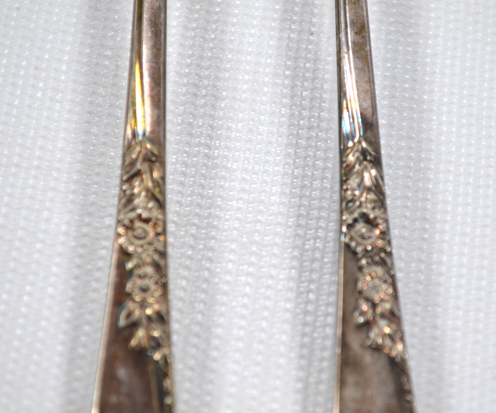 2 Wm A Rogers Oneida Silverplate Shrimp / Cocktail Forks 6” Unknown Pattern