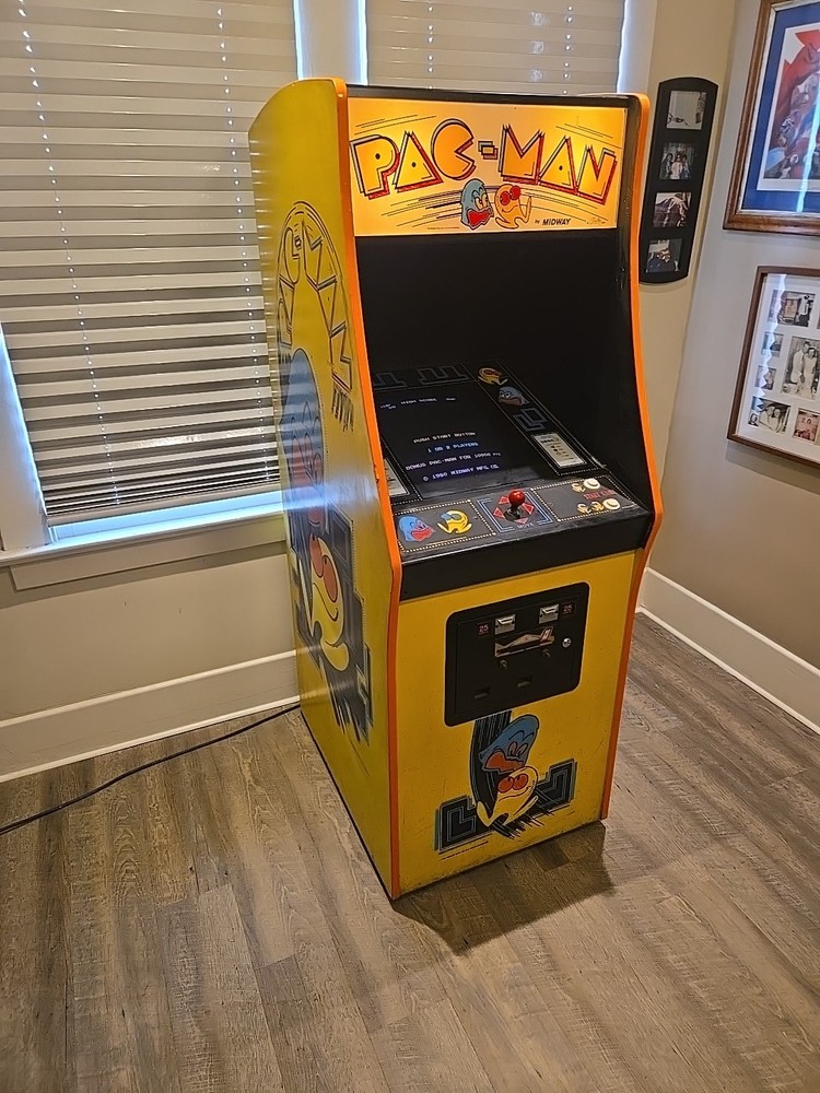 Mr PAC-MAN ARCADE MACHINE Full Size