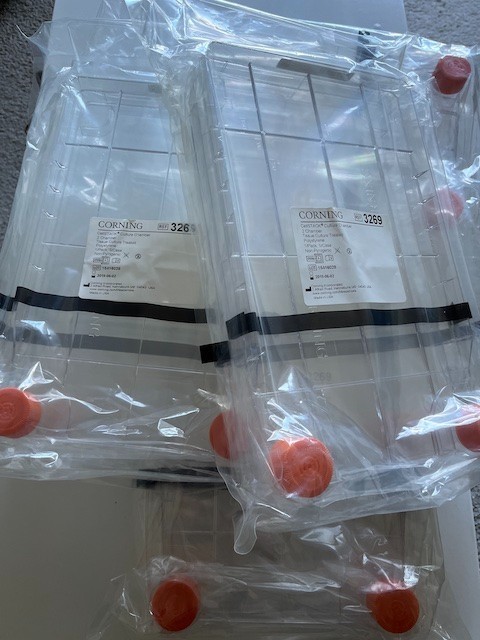CORNING CellSTACK Polystyrene CellBIND - 2 Chamber with Vent Caps, lot of 4 pcs